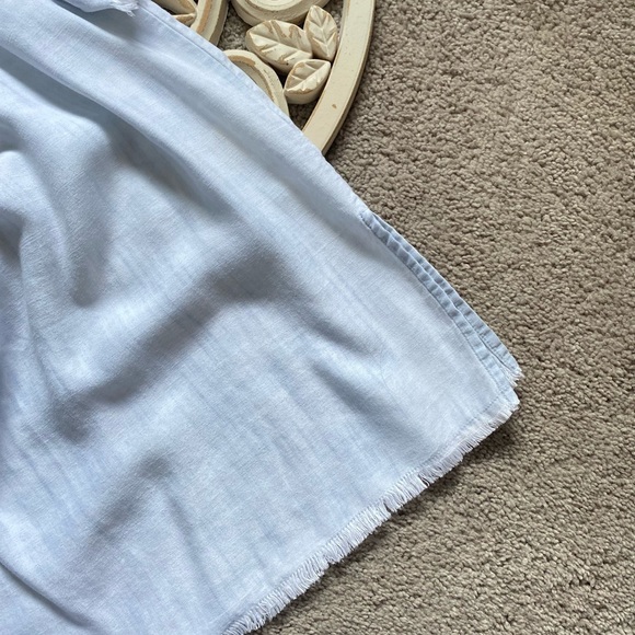 Cloth & Stone Frayed Hem Chambray Off shoulder Top - Picture 7 of 9